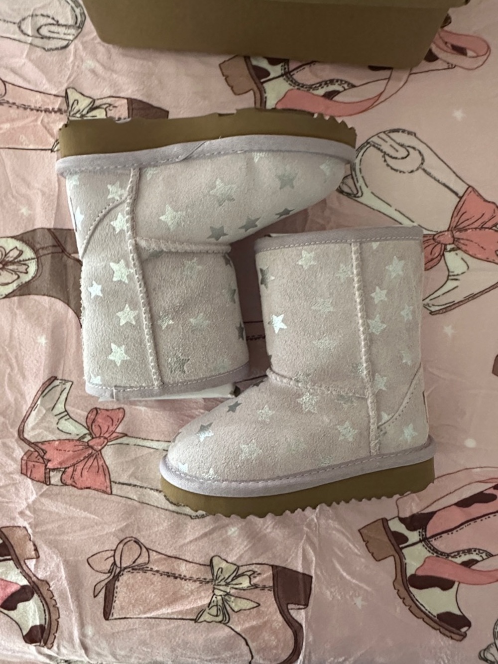 UGG Kids Pink Star-Print Cozy Booties - Picture 3 of 5